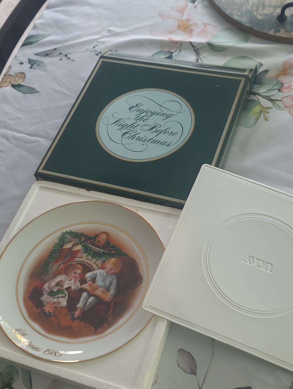 1983 Christmas Avon Plate